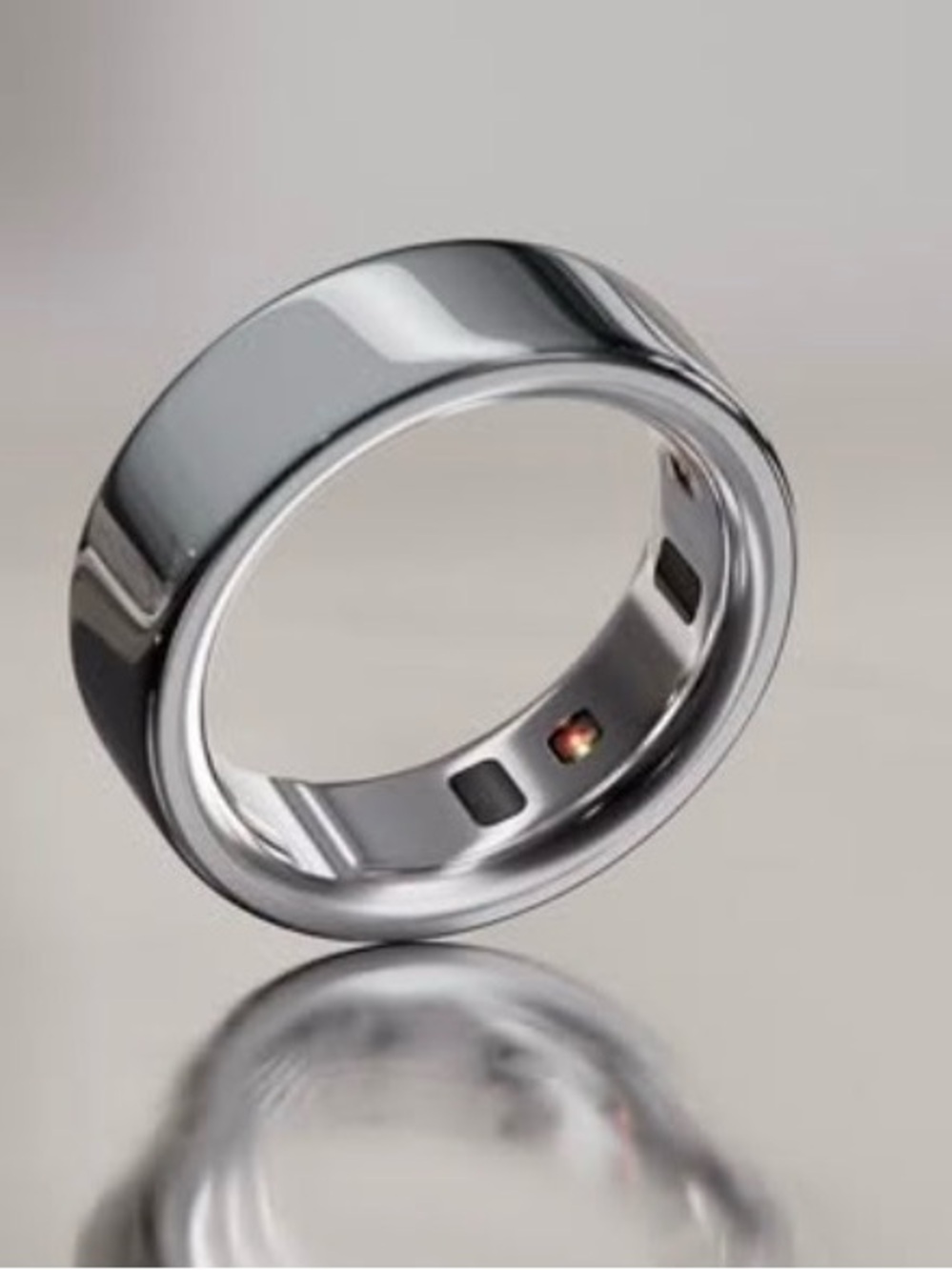 Factory Sealed New Silver Oura Ring Gen 4 Size 5
- Activity & Sleep Tracker